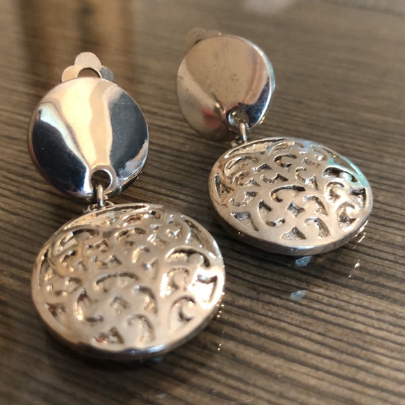 Vintage Clip Earrings Smooth & Filigree Discs Dangles - Picture 2 of 11